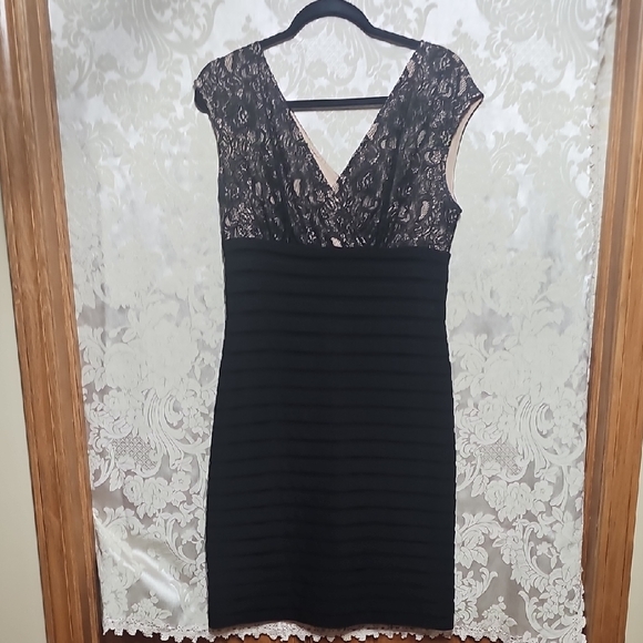 Liliana Black Sheath V-Neck Cocktail Dress - Picture 1 of 4
